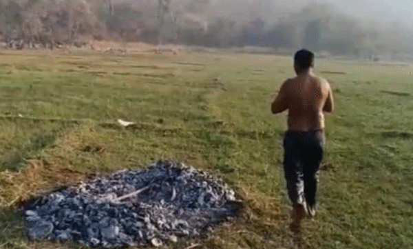 ജേഷ്ഠഭാര്യയുമായി അവിഹിതബന്ധമില്ലെന്ന് തെളിയിക്കാന് യുവാവിന് അഗ്നിപരീക്ഷ