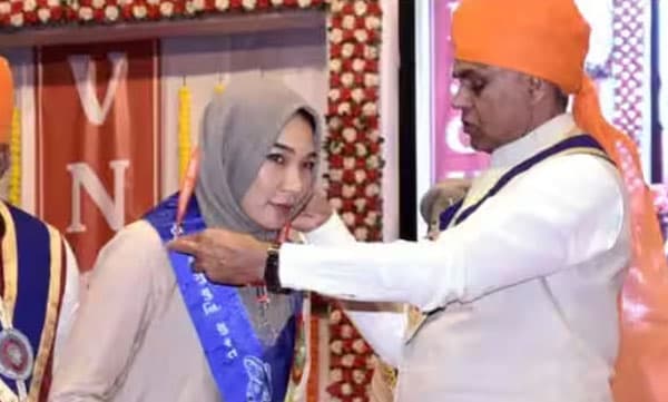 'ഇത് താലിബാന് അറിയണം': ഗുജറാത്തില് നിന്ന് സ്വര്ണമെഡലോടെ എംഎ പൂര്ത്തീകരിച്ച് അഫ്ഗാന് വനിത