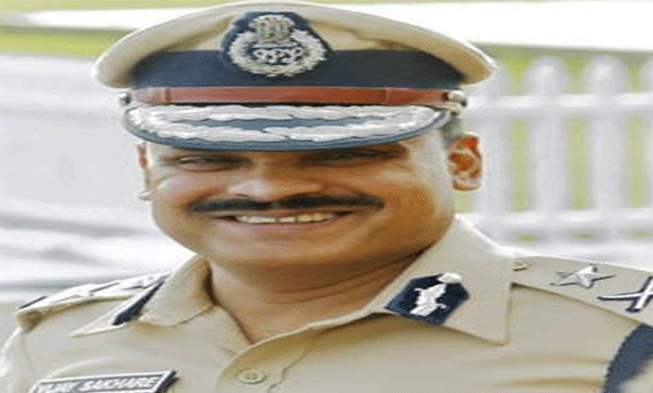 ക്രിമനല് സ്വഭാവമുളള പോലീസുകാരെ കുറ്റവിമുക്തരാക്കി; വിജയ് സഖാറെറയുടെ ഉത്തരവുകള് ചട്ടവിരുദ്ധമെന്ന് ഡിജിപി