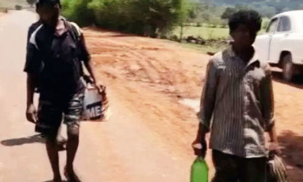 കൂലിയുമില്ല, ഭക്ഷണവുമില്ല ബംഗലുരുവില് വലഞ്ഞു; കാല്നടയായി ഒഡീഷയിലെ വീട്ടിലേക്ക് മടങ്ങി; തൊഴിലാളികള് നടന്നത് എട്ടു ദിവസം 1100 കി.മീ.