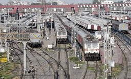 ലോകത്തിലെ ഏറ്റവും വലിയ നാലാമത്തെ റെയില്വേ ശൃംഖല എന്ന അഭിമാനം മാത്രം; ലോക്കോപൈലറ്റുമാര്ക്കും ഗാര്ഡുകള്ക്കും പോലും സുരക്ഷിതത്വമില്ല... പിന്നല്ലേ യാത്രക്കാര്ക്ക്