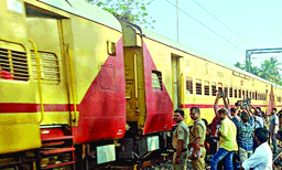 എലത്തൂര് ട്രെയിന് തീവയ്പ്പ് കേസ് എന്.ഐ.എയ്ക്ക് അതൃപ്തി ; കേസ് ഏറ്റെടുക്കണോ എന്ന് ഈ ആഴ്ച തീരുമാനിക്കും