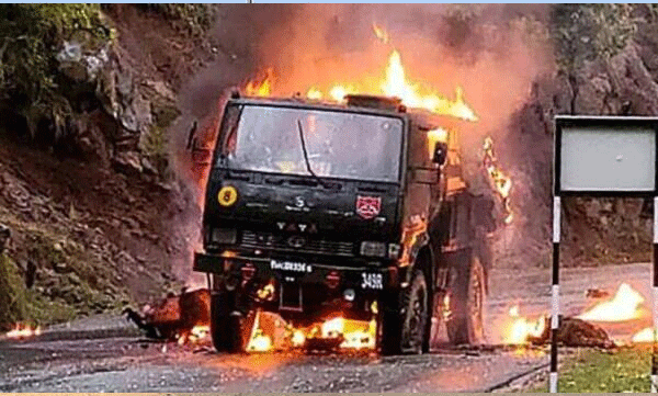 പുഞ്ച് ആക്രമണത്തിന് ഉപയോഗിച്ചത് ചൈനീസ് നിര്മ്മിത വെടിയുണ്ടകള് ; കവചങ്ങള് തുളച്ചുകയറാന് ശേഷിയുള്ള '71' ബുള്ളറ്റ് ; തീവ്രവാദികള് ഒളിച്ച് നിന്ന് ഇരുവശത്ത് നിന്നും വെടിവെച്ചു