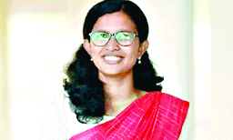 സാധാരണക്കാരായ മാതാപിതാക്കളുടെ മകള്; ക്ലാസില് ഒന്നാമതായിരുന്ന വിദ്യ വിദ്യാര്ഥി രാഷ്ട്രീയത്തില് സജീവമായതോടെ പിന്നിലായി; വിവാദം വന്നതോടെ ഗവേഷണ ഗൈഡും പിന്മാറി