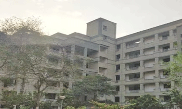 ലുങ്കിയും നൈറ്റിയും ധരിച്ചുകൊണ്ട് ഫ്ളാറ്റിന് പുറത്തിറങ്ങരുത് ; നോയ്ഡയില് താമസക്കാര്ക്ക് അപ്പാര്ട്ട്മെന്റിന്റെ ഉടമകളുടെ നിര്ദേശം