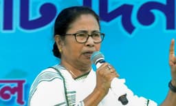 ബംഗാളില് നിന്നും ഇടതുപക്ഷത്തെ മാറ്റാമെങ്കില് കേന്ദ്രത്തില് നിന്നും ബിജെപിയെയും മാറ്റാം ; മമതാബാനര്ജിയുടെ വെല്ലുവിളി