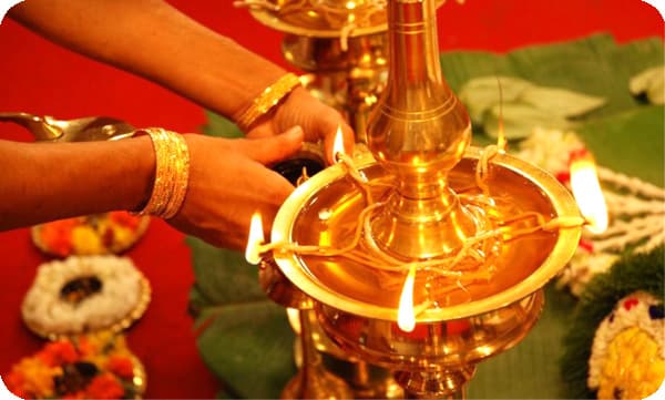 നിലവിളക്ക് കൊളുത്തുമ്പോള്; ശ്രദ്ധിക്കേണ്ട കാര്യങ്ങള്