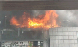 ബെംഗളൂരുവില് ബഹുനില കെട്ടിടത്തിന് തീപിടിച്ചു; രക്ഷപ്പെടുന്നതിനായി നാലാം നിലയില് നിന്ന് ചാടിയ യുവാവിന് പരുക്ക്