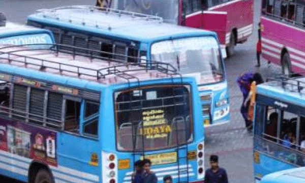 സംസ്ഥാനത്ത് സ്വകാര്യബസ് പണിമുടക്ക് ആരംഭിച്ചു ; വലഞ്ഞ് യാത്രക്കാര്, ബസ് സ്റ്റാന്റുകളില് കുടുങ്ങി അനേകര്