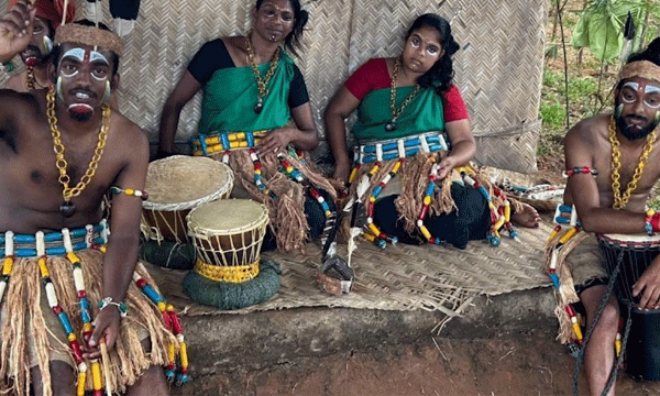 ‘‘പ്രദര്ശനം വിവാദമായത് സവര്ണന് നേതൃത്വം നല്കിയതിനാല്’’ ഫോക്ലോര് അക്കാദമി ചെയര്മാന് ; ‘‘പ്രദര്ശനത്തിന് അണിയിച്ചത് ആദിവാസികള് ഉപയോഗിക്കാത്ത വേഷം’’ ഗീതാനന്ദന്