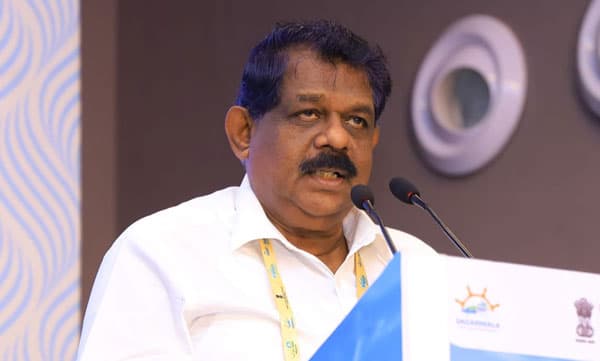 ബസില് സാധാരണ സൗകര്യങ്ങള് മാത്രമേ ഉള്ളൂ; ഇതൊരു പാവം ബസ്; മന്ത്രി ആന്റണി രാജു