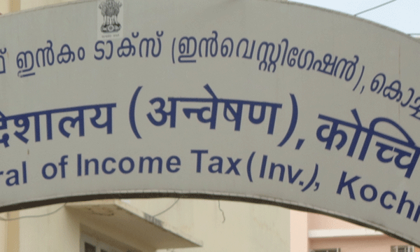 പൗരപ്രമുഖനായ വ്യവസായി നടത്തിയത് 350 കോടിയുടെ നികുതി വെട്ടിപ്പ് ; വണ്ടിപ്പെരിയാറ്റില് 1000 ഏക്കര് തോട്ടം, കമ്പനി ഉദ്യോഗസ്ഥരുടെ പേരില് 120 ബാങ്ക് അക്കൗണ്ടുകള്, 40 കോടി നിക്ഷേപം