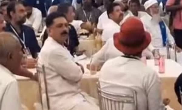 തിരൂരില് നവകേരള സദസ്സില് പങ്കെടുത്ത കോണ്ഗ്രസ് നേതാവിന് സസ്പെന്ഷന്