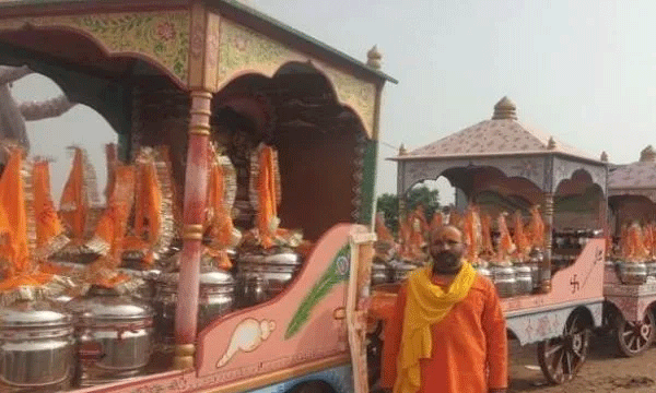 അയോദ്ധ്യയിലെ രാമക്ഷേത്രത്തില് കൊണ്ടുവരുന്നത് 600 കിലോ നെയ്യ് ; പ്രതിഷ്ഠാദിനം കൊണ്ടുവരുന്നത് 11 രഥങ്ങളില്