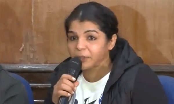 ഞങ്ങളുടെ പോരാട്ടം സര്ക്കാരിനെതിരെയല്ല; വിരമിക്കലില് അന്തിമ തീരുമാനം പിന്നീട് ; സാക്ഷിമാലിക്