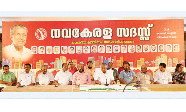 നവകേരള സദസ്;വീണ്ടും കരിങ്കൊടി പ്രതിഷേധം; പ്രധാനമന്ത്രിയുടെ ക്രിസ്തുമസ് വിരുന്നിനെ വിമര്ശിച്ച് മുഖ്യമന്ത്രി പിണറായി വിജയന്