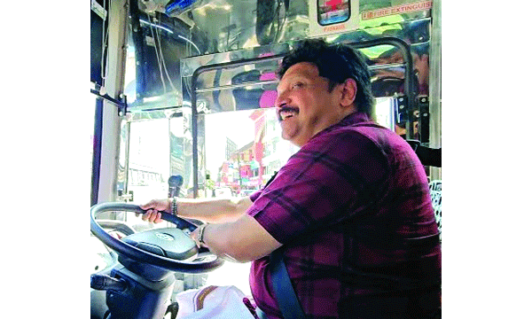 കെഎസ്ആര്ടിസിയില് മാറ്റത്തിന്റെ ഗിയറിട്ട് മന്ത്രി ; ശമ്പളം കൃത്യമാക്കാന് പദ്ധതി, ഇലക്ട്രിക് ബസുകള് വിജയമല്ല ; ഓടുന്ന ബസുകളുടെ ലൊക്കേഷന് അറിയാന് ആപ്പ്