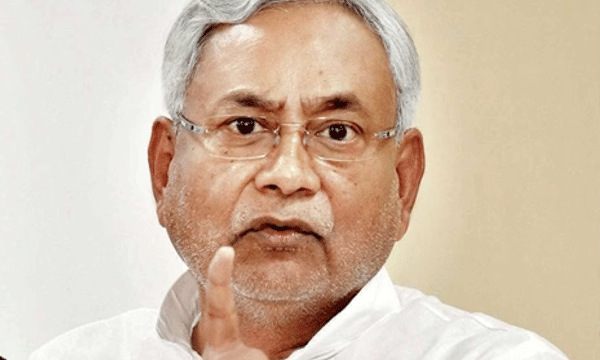 രാവിലെ മഹാസഖ്യം, വൈകിട്ട് എന്ഡിഎ, ഒമ്പതാം സത്യപ്രതിജ്ഞ; ''അതിവേഗം, ബഹുദൂരം'' മുദ്രാവാക്യം കൊണ്ടുവന്നത് ഉമ്മന്ചാണ്ടി ; രാഷ്ട്രീയത്തില് അത് നടപ്പിലാക്കിയത് നിതീഷ്കുമാര്