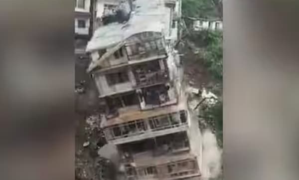 വെറും സെക്കന്റുകള്ക്കുള്ളില് നിലംപൊത്തി അഞ്ച് നില കെട്ടിടം: ഞെട്ടിക്കുന്ന ദൃശ്യങ്ങള് പുറത്ത്