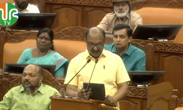 ക്ഷേമപെന്ഷന് അടുത്ത സാമ്പത്തീക വര്ഷം മുതല് സമയബന്ധിതമാക്കും ; സര്ക്കാര് ജീവനക്കാര്ക്ക് പുതിയ പെന്ഷന് പദ്ധതി