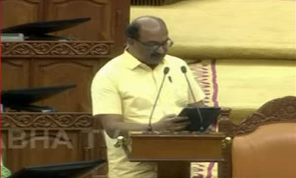 രണ്ടര മണിക്കൂര് നീണ്ട ബജറ്റ് പ്രസംഗം; വള്ളത്തോളിന്റെ കവിതയോടെ സമാപനം