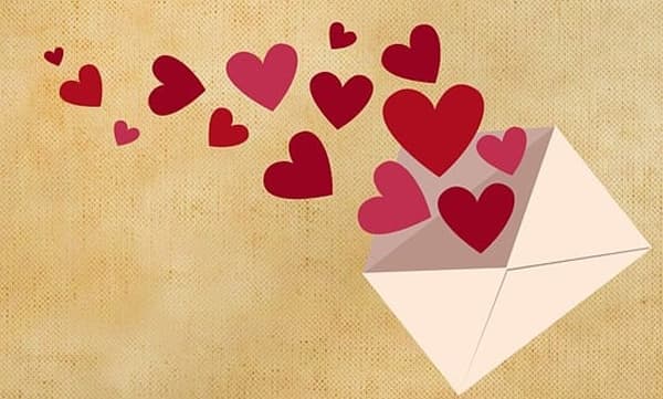 70 വര്ഷം പഴക്കമുള്ള പ്രണയലേഖനം: കത്തിലെ പ്രണയജോഡികളെ അന്വേഷിച്ച് പുതിയ ഉടമ