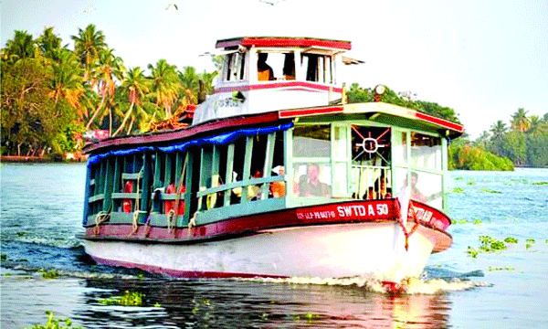 ജലഗതാഗത വകുപ്പിനു കീഴിലുള്ള യാത്രാബോട്ടുകളുടെ ടിക്കറ്റ് നിരക്ക് വര്ധിപ്പിക്കുന്നു; മിനിമം നിരക്കായ ആറു രൂപ 10 രൂപയാക്കി വര്ദ്ധിപ്പിക്കും ; കൂട്ടല് എട്ടു വര്ഷത്തിന് ശേഷം