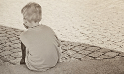 റെയില്വേ സ്റ്റേഷനില് നിന്ന് തട്ടികൊണ്ടുപോയ മൂന്ന് വയസുകാരനെ കണ്ടെത്തി; തുണയായത് പോലീസ്; സംഭവം പൂനെയില്