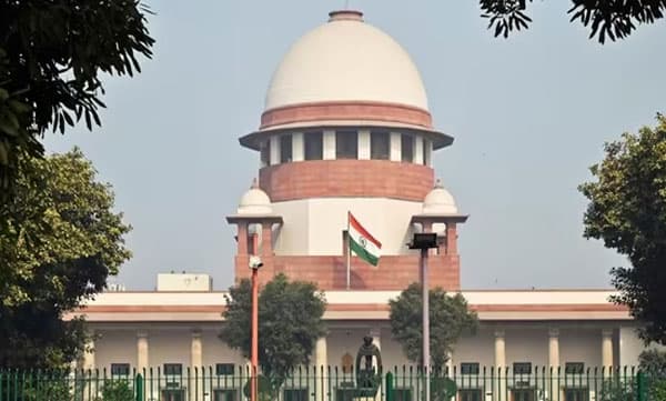സിഎഎയില് സ്റ്റേ ഇല്ല; ഹര്ജികളില് മൂന്നാഴ്ചയ്ക്കം മറുപടി നല്കാന് കേന്ദ്രത്തിന് നിര്ദേശം