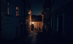 ഇതെന്ത് മറിമായം: ജോലിക്ക് പോയി തിരികെയെത്തിയപ്പോള് സ്വന്തം വീട് മറ്റൊരാളുടെ പേരില്, പുതിയ താമസക്കാരും