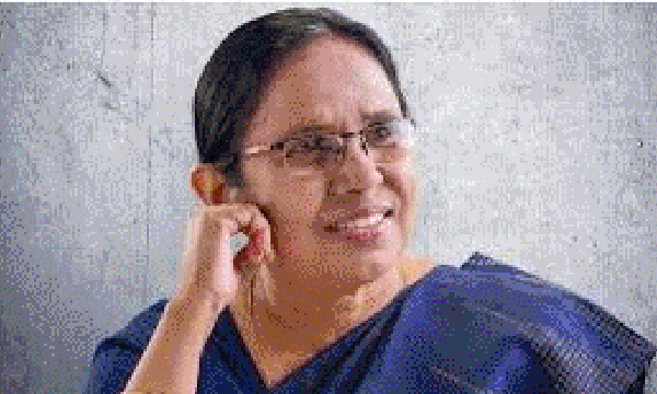 ബോംബ് സ്ഫോടനത്തില് മരിച്ചയാളുടെ വീട്ടില് സി.പി.എം പ്രാദേശികനേതാക്കളുടെ സന്ദര്ശനം; ടി.പി. വധം ചര്ച്ചയാക്കല്, കെ.കെ. ശൈലജയ്ക്കെതിരായ നീക്കത്തിന് പിന്നിലാര്?