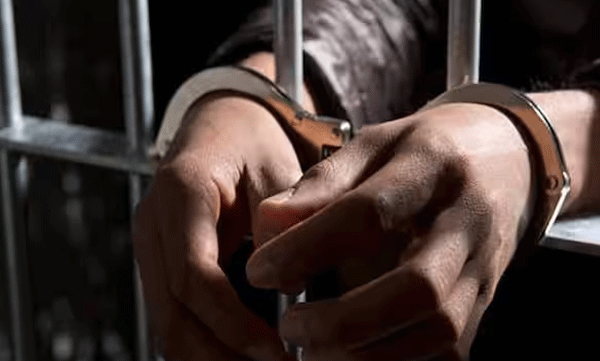 വാട്സ്ആപ്പ് വോയ്സ് മെസേജ് വഴി ആദ്യ ഭാര്യയെ മുത്തലാഖ് ചൊല്ലിയ യുവാവിനെ പോലീസ് അറസ്റ്റ് ചെയ്തു