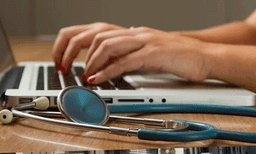 നീറ്റ് പരീക്ഷയില് അട്ടിമറി നടന്നുവെന്നു ആരോപണത്തിന് പിന്നാലെ പ്രതിഷേധിച്ച് കോണ്ഗ്രസ്