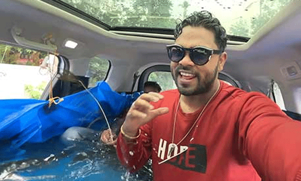 കാറിനുള്ളില് സ്വിമ്മിംഗ്പൂള് ഉണ്ടാക്കി വിവാദമുണ്ടാക്കിയ സഞ്ജു ടെക്കിക്ക് കാര്യങ്ങളെല്ലാം കുളമായി ; ലൈസന്സ് ആജീവനാന്തം റദ്ദു ചെയ്തു, യൂട്യൂബ് എട്ട് വീഡിയോകള് എടുത്തു കളഞ്ഞു