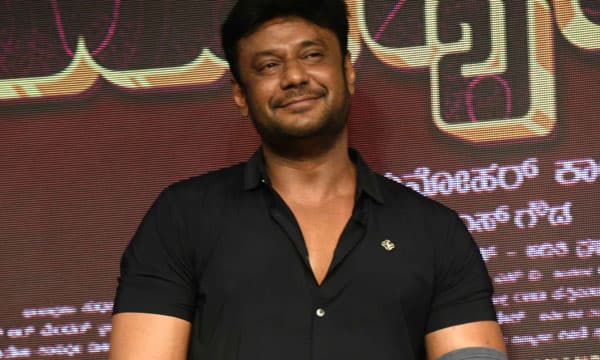 കൊലപാതകത്തില് ദര്ശന് ഗുണ്ടകള്ക്ക് പണം നല്കിയത് 40 ലക്ഷം കടംവാങ്ങി ; കൃത്യത്തിന് ശേഷം പുത്തനുടുപ്പുകളും വാങ്ങി