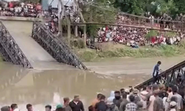 മണിപ്പൂരില് പുതുതായി നിർമിച്ച പാലം തകർന്ന് ഒരാള് മരിച്ചു