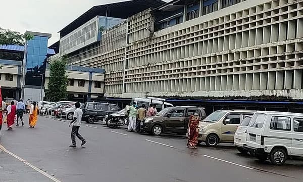 മറ്റൊരു നാഴികക്കല്ലായി കോട്ടയം മെഡിക്കല് കോളജിന് മറ്റൊരു നേട്ടം കൂടി ; 42 കാരിക്ക് ഇന്റര്വെന്ഷണല് പ്രൊസീജിയര് ; ഹൃദയദ്വാരം അതിനൂതന ശസ്ത്രക്രിയയിലൂടെ അടച്ചു