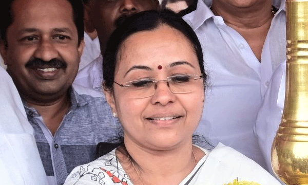 രോഗി ഒപി ബ്ലോക്കിലെ ലിഫ്റ്റില് കുടുങ്ങിയ സംഭവം ; നടപടിക്ക് നിര്ദേശിച്ച് ആരോഗ്യമന്ത്രി വീണാ ജോര്ജ്