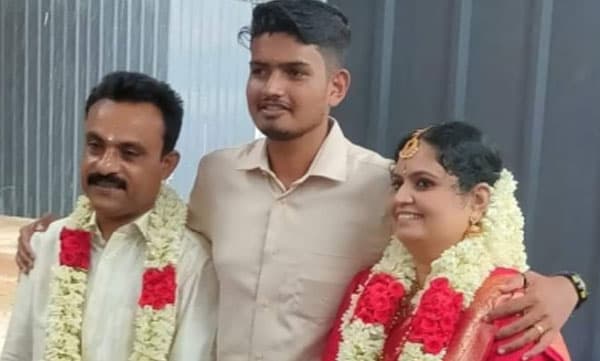 മോസ്റ്റ് എലിജിബിള് ബാച്ച്ലറായ മെമ്പര് വിവാഹിതനായി ; താലിചാര്ത്തിയത് പഞ്ചായത്തിലെ യുഡിക്ലാര്ക്കിനെ ; വിവാഹത്തിനു ഓടിനടന്ന് എല്ലാറ്റിനും മുമ്പിലുണ്ടായിരുന്നത് 20 കാരന് മകന്