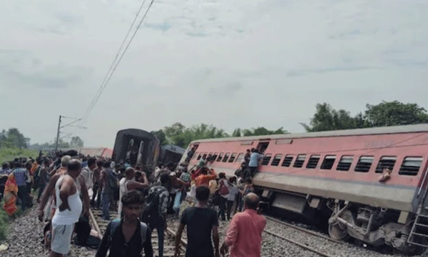 ചണ്ഡീഗഡ് - ദിബ്രുഗഡ് എക്സ്പ്രസ് പാളം തെറ്റി; ഒരാള് മരിച്ചു, നിരവധി പേര്ക്ക് പരിക്കേറ്റു