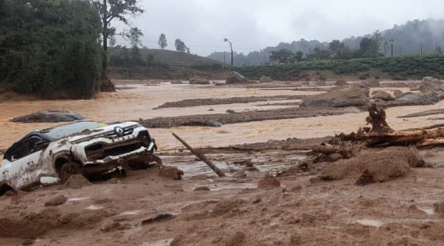 കരിങ്കല് ക്വാറികള്ക്കു അനധികൃതമായി പെര്മിറ്റ് നല്കിയതോ, പരിസ്ഥിതി നാശമോ; മുണ്ടക്കൈ ദുരന്തത്തിന് കാരണമെന്ത്?