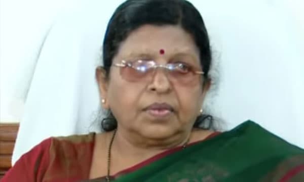 വിവരം കിട്ടിയാൽ കേസെടുക്കാം, പരാതി വേണമെന്നില്ല: സജിചെറിയാനെ തള്ളി വനിതാകമ്മീഷന്