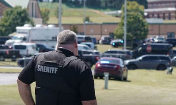 അമേരിക്കയിലെ സ്കൂളില് വിദ്യാര്ത്ഥി അദ്ധ്യാപകരെ വെടിവെച്ചു ; നാലു മരണം, ഒമ്പത് പേര്ക്ക് പരിക്കേറ്റു