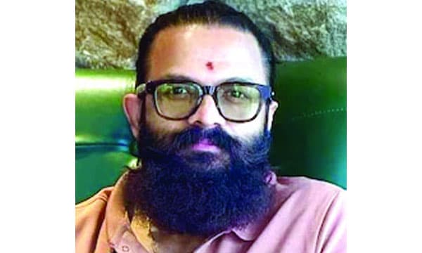ജയസൂര്യയ്ക്കെതിരേ പരാതി നല്കിയത് ആത്മാഭിമാനം ചോദ്യം ചെയ്തപ്പോള്; കേസില് നിന്ന് പിന്മാറാന് സമ്മര്ദ്ദം ; മാധ്യമങ്ങളെ കാണരുതെന്ന് പറഞ്ഞ് പുരുഷന്മാരും സ്ത്രീകളും വിളിക്കുന്നു