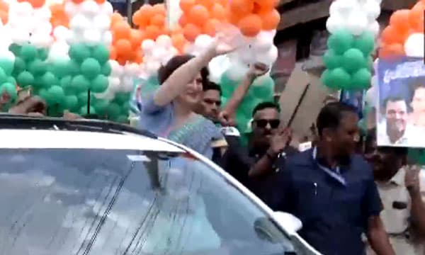 വയനാട്ടില് മെഡിക്കല് കോളേജ് കൊണ്ടുവരും ; ഭരണഘടനാമൂല്യങ്ങള്ക്കായി നിലകൊള്ളണമെന്ന് പ്രിയങ്ക