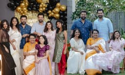 ‘‘കുടുംബത്തിലെ ഏറ്റവും ഇളയ അംഗത്തിന് ജന്മദിനാശംസകള്, എന്നേക്കും അമ്മയ്ക്ക് 16 വയസ് ആയിരിക്കട്ടെ ...’’ മല്ലികയ്ക്ക് പിറന്നാളാശംസകളും കുടുംബചിത്രവും പങ്കിട്ട് പൃഥ്വിരാജ്