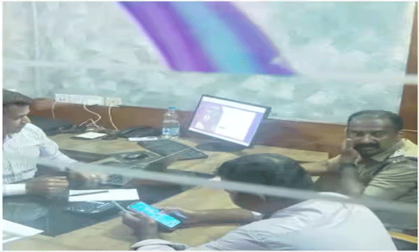 പണം എത്തിച്ചത് നീല ട്രോളി ബാഗിൽ ; സമഗ്ര അന്വേഷണം വേണമെന്ന ആവശ്യപ്പെട്ട് പരാതി നൽകി സിപിഎം