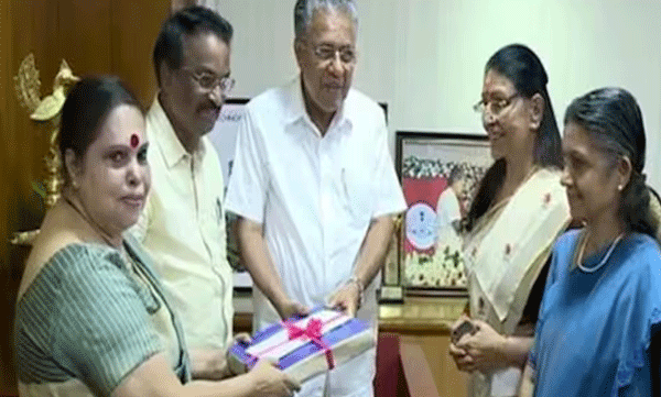 ഹേമകമ്മിറ്റി; കുറ്റവാളികളെ വെറുതെ വിടില്ലെന്ന് സർക്കാർ; 18 കേസുകളിൽ പ്രതികൾക്കായി അന്വേഷണമെന്ന് കോടതിയിൽ