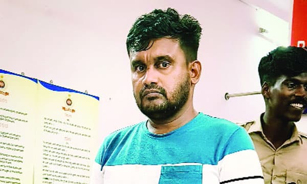 ബാഗില് 6 ലക്ഷത്തിന്റെ മൊബൈല് ഫോണുകള്, ഐപാഡുകള്, ക്യാമറകള്, വാച്ചുകളും ; ട്രെയിനിലും റെയില്വേ സ്റ്റേഷനുകളിലും ചുറ്റിക്കറങ്ങി മോഷണം നടത്തുന്നയാള് പിടിയില്
