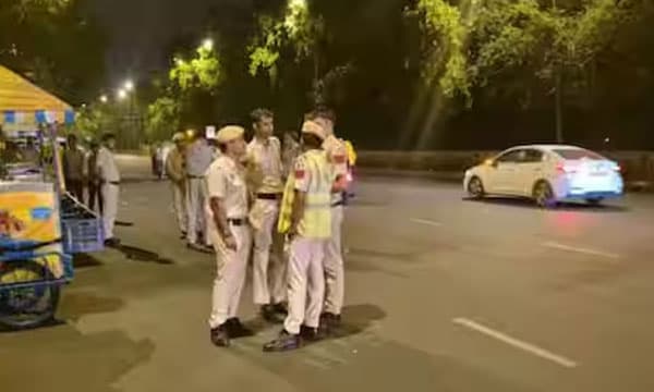 31 വര്ഷങ്ങള്ക്ക് ശേഷം ഗസിയാബാദില് മാതാപിതാക്കളെ കണ്ടുമുട്ടി ; അതേ യുവാവ് പിന്നീട് ഡെറാഡൂണിലും അച്ഛനമമ്മമാരെ കണ്ടെത്തി...!